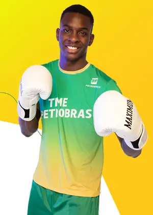 Man with boxing gloves, wearing a Petrobras Team shirt.