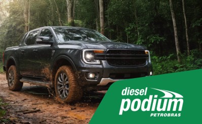 Foto de uma picape com o texto diesel podium petrobras