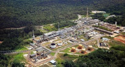 Imagem aérea do Polo Urucu, em meio à Floresta Amazônica.