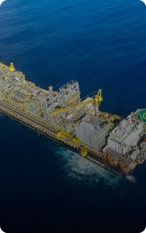 Plataforma marítima da Petrobras focada na exploração do pré-sal