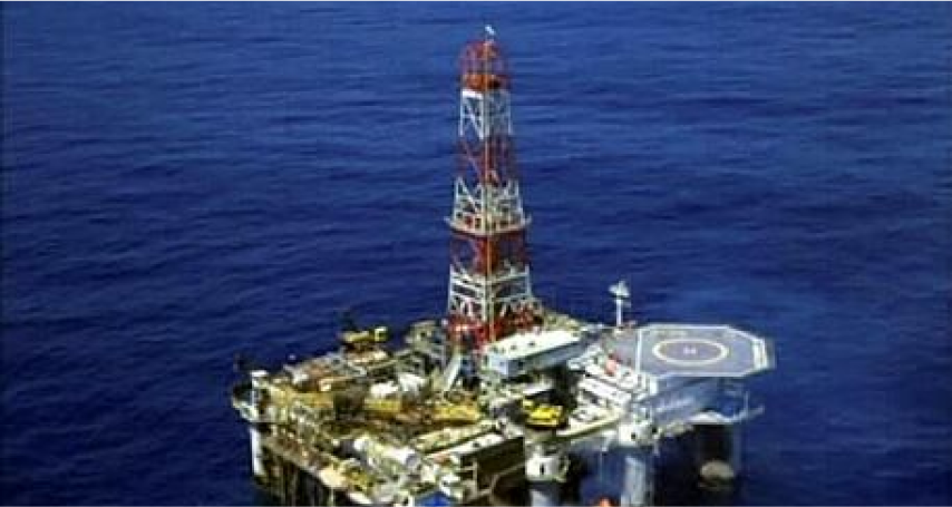 Aerial and offshore photography of the P-15 platform, decommissioned by Petrobras