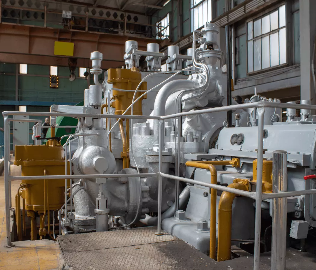 Foto de uma máquina industrial metálica, representando o uso de Óleo Combustível Petrobras.