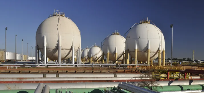 Replan Refinery gas tanks