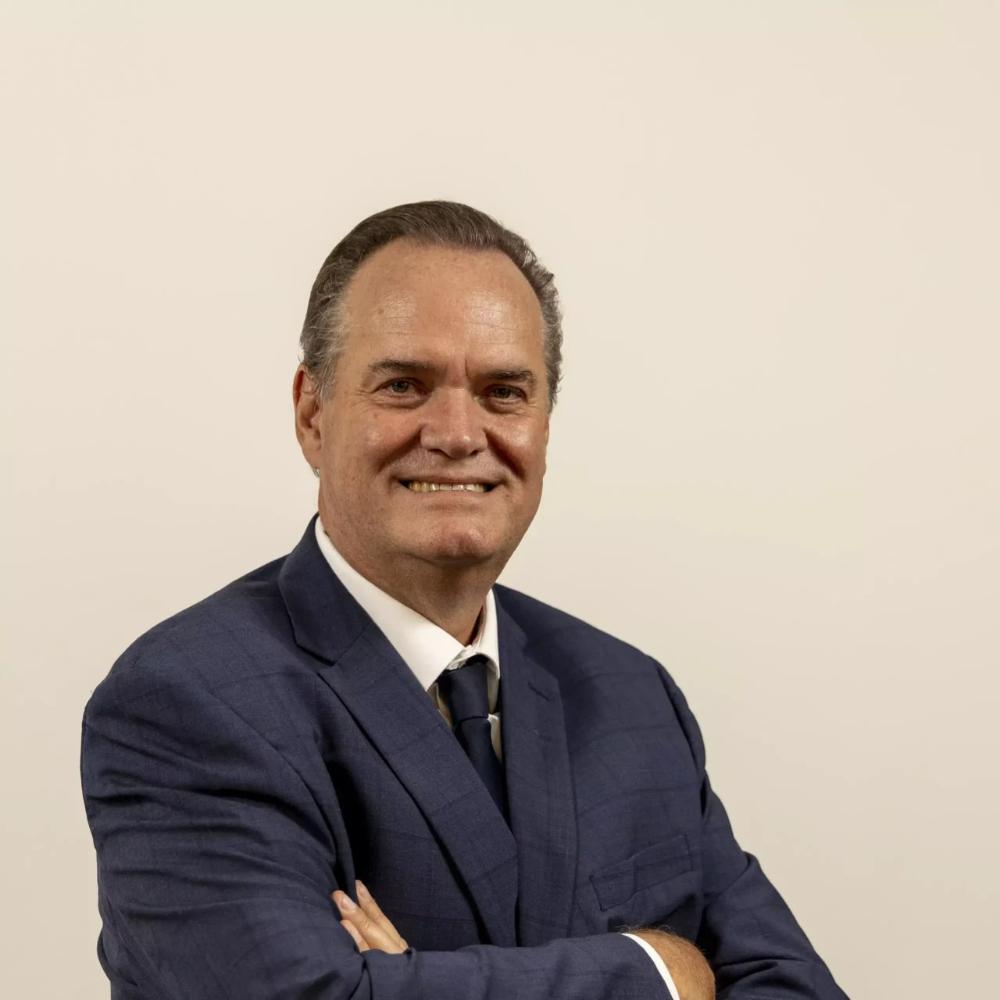 Foto do rosto de Claudio Romeo Schlosser, Diretor Executivo de Logística, Comercialização e Mercados da Petrobras.
