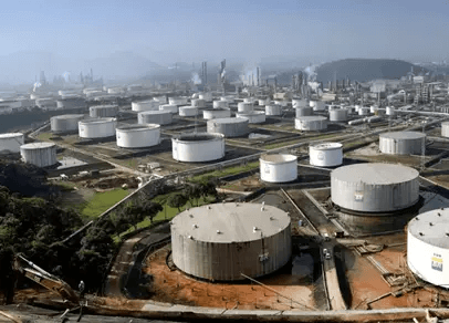 Aerial photo of storage tanks at the Presidente Bernardes Refinery (RPBC), owned by Petrobras.