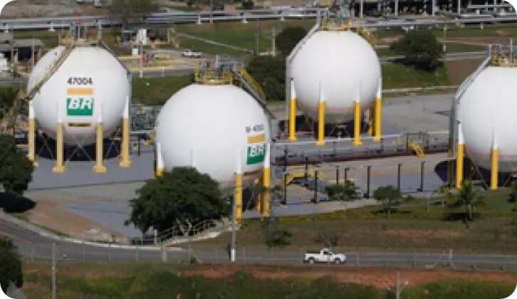Picture of Petrobras logistics terminal in Cabiúnas .