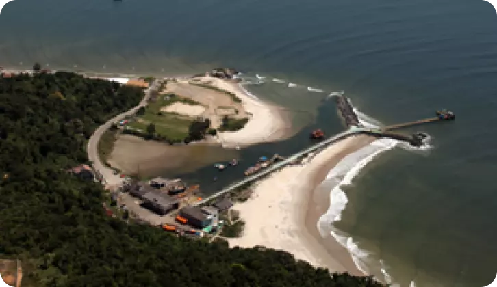 Picture of the Petrobras logistics terminal in São Francisco do Sul.