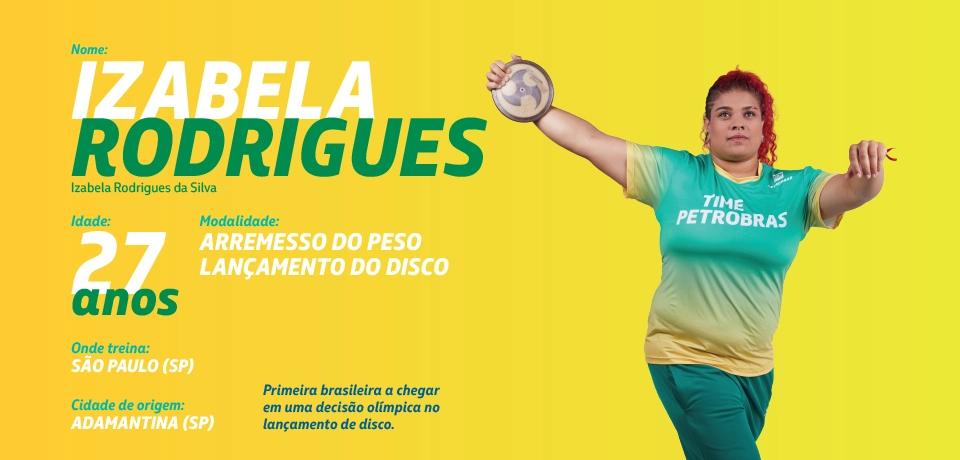Izabela Rodrigues posando para a foto com a camiseta com o escrito Time Petrobras.