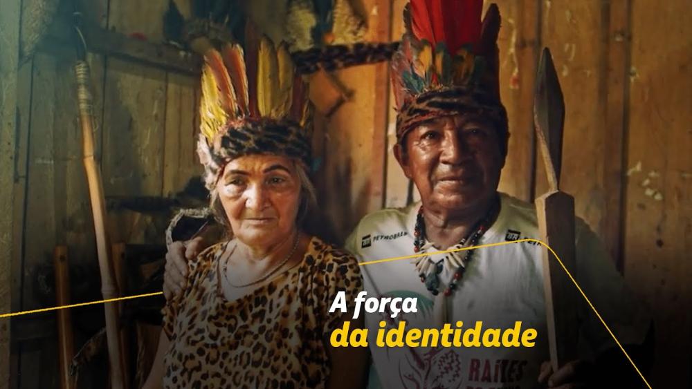 Foto com casal do povo Guarani Kaiowá, personagens do terceiro episódio